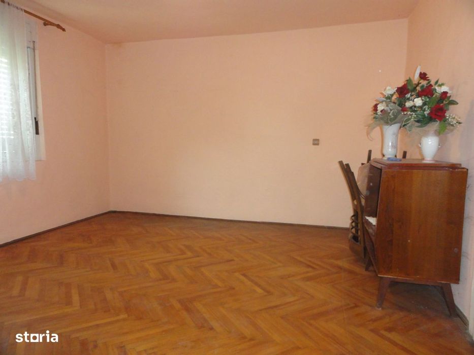 Casa 4 camere situata pe colt intr-o locatie buna in zona Gai