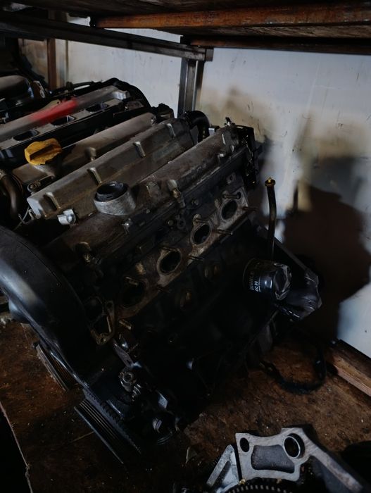 Двигатель на Опель Вектра В Y16XE