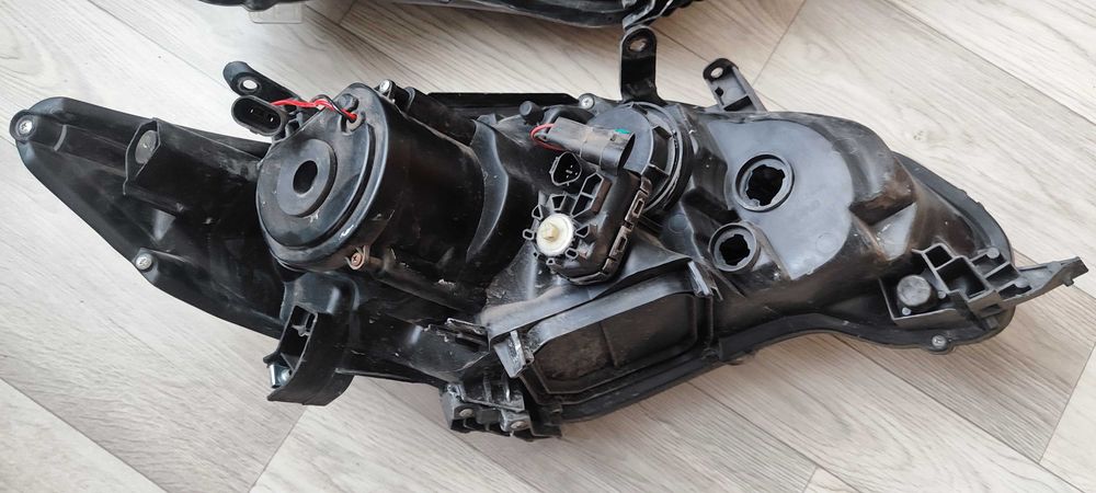 Фара на TOYOTA Corolla 150