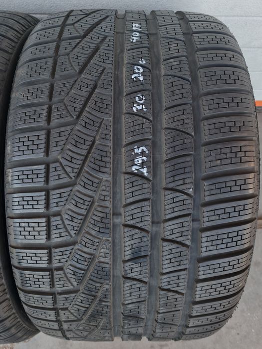 Зимни гуми 2 броя PIRELI SottoZero 295 30 R20 дот 4017
