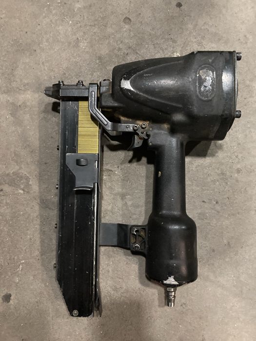 Скобозабивной пистолет