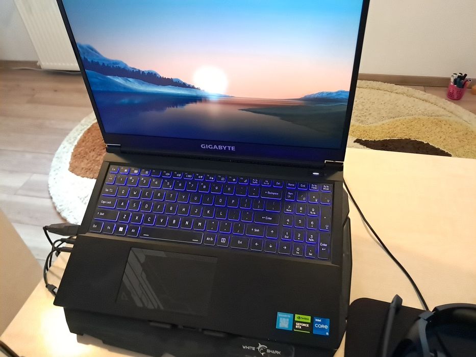 I5 gen 12 rtx 4050 24 gb ram ( gigabyte g5 mf)+stick usb 128gb cadou