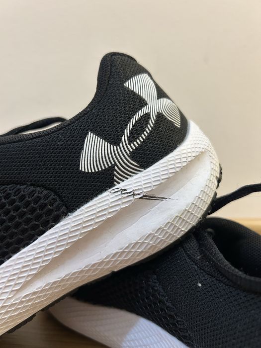 Продавам маратонки Under Armour