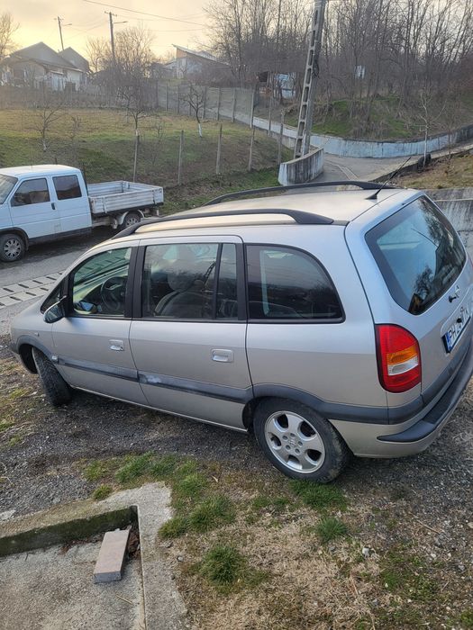 Vând Opel zafira