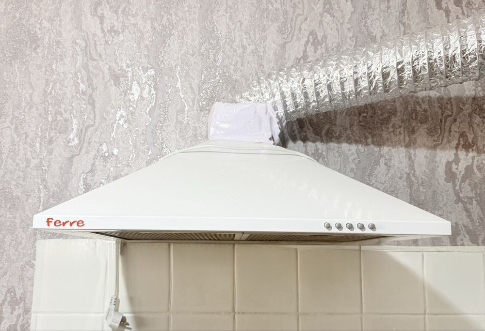 Вытяжка СРОЧНО 10 мкрн