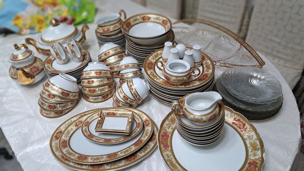 Продам сервиз золотого цвета