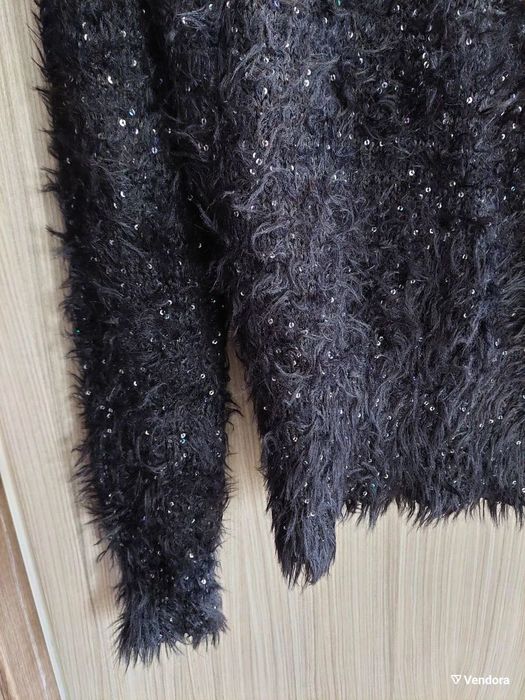 Пуловер на Zara с деликатни пайети