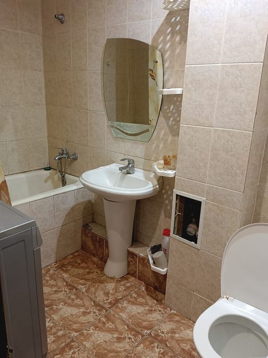 Сдам 2 комнату квар в центре