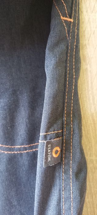 Два мъжки панталона