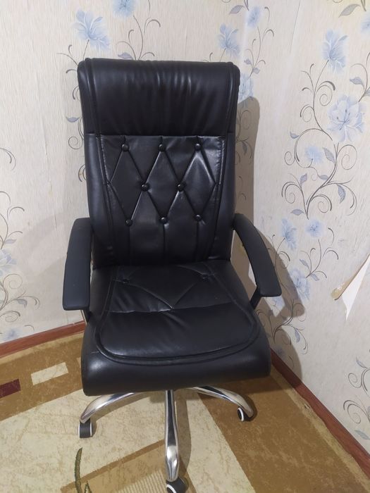 Офис кресло сотилади.