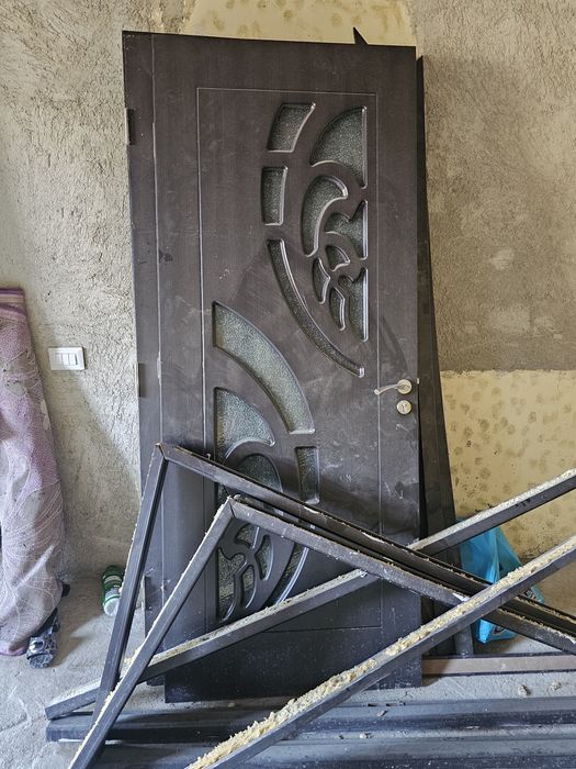 4 Uși în forte bun mai multe detalii la telefon  nai negociabil