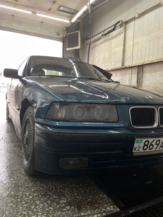 Автомобиль BMW E36 M40 318i