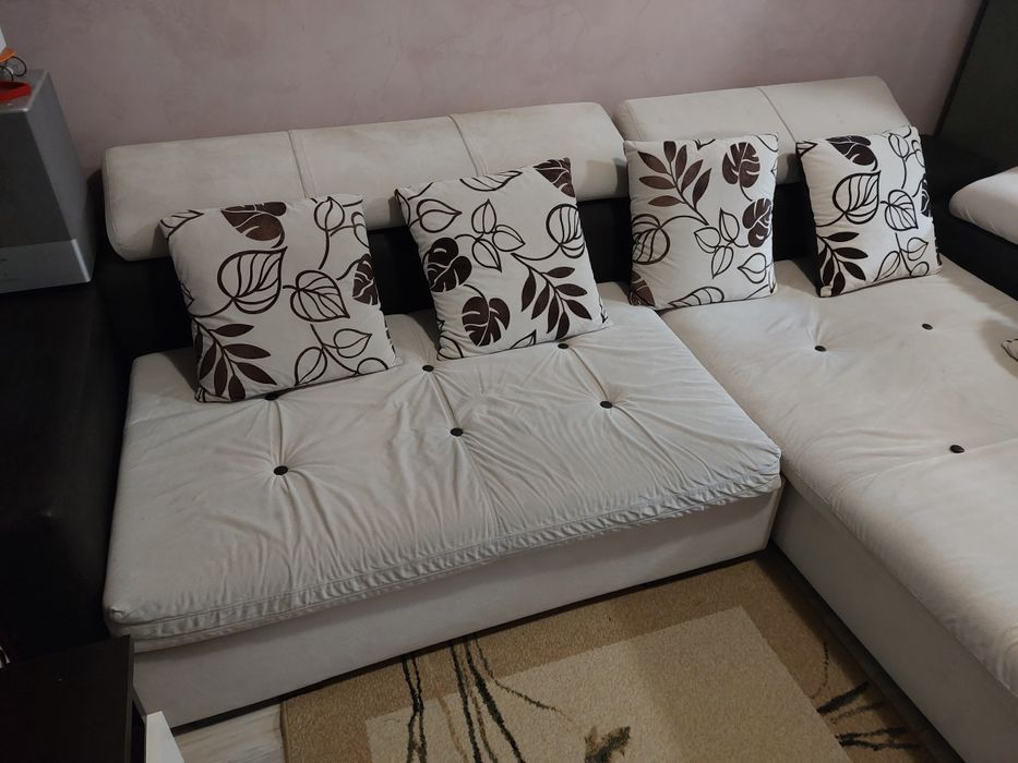 Ъглов ,разтегателен диван