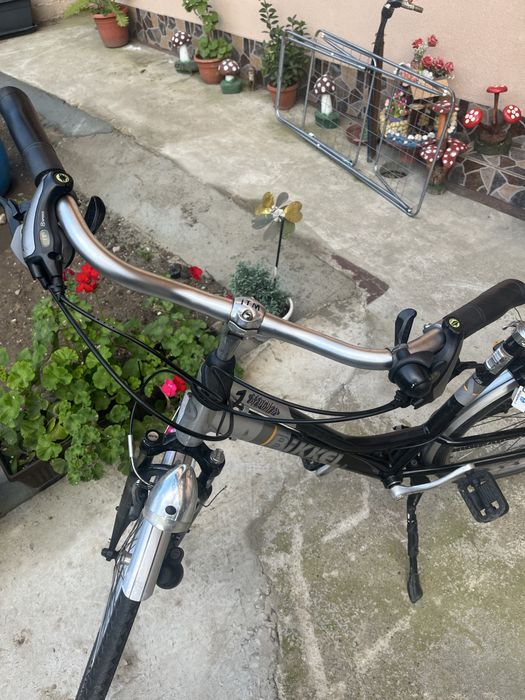 Vand biciclete de dama si barbati