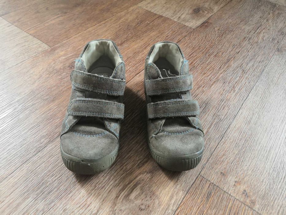 Детские кроссовки