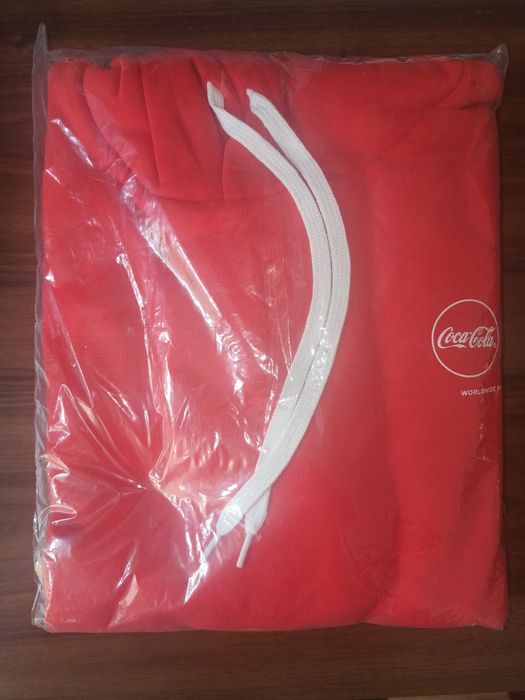 Vând hanorac Coca-Cola (nou)