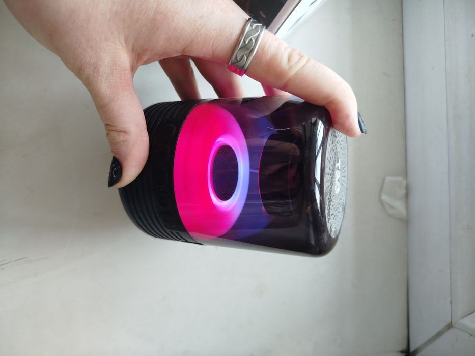 Продам портативную колонку