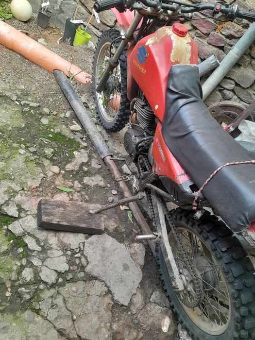 Motocicleta suzuki dr250