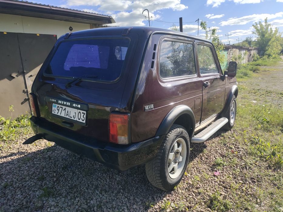Автомобиль Нива21214