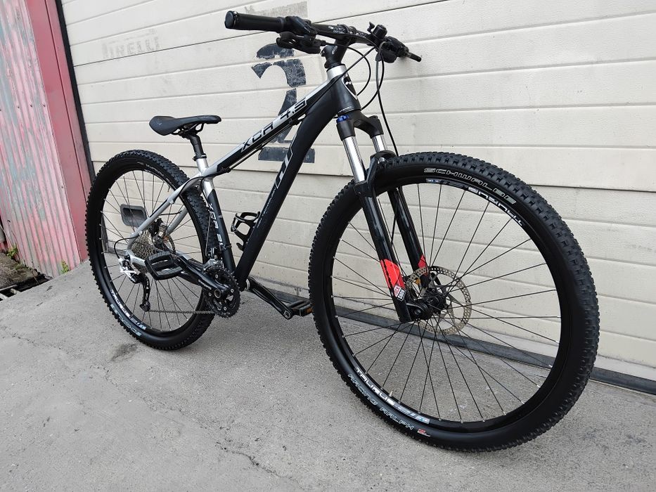 Vând bicicleta din aluminiu