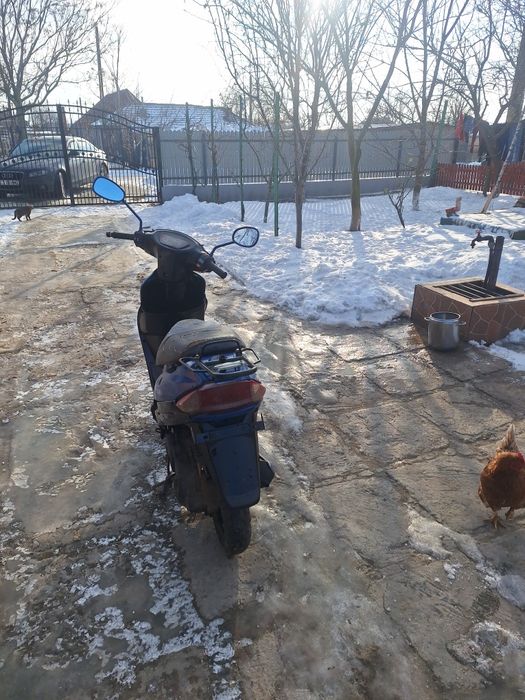 Scuter în 4 t  motorul nou de 80 cc