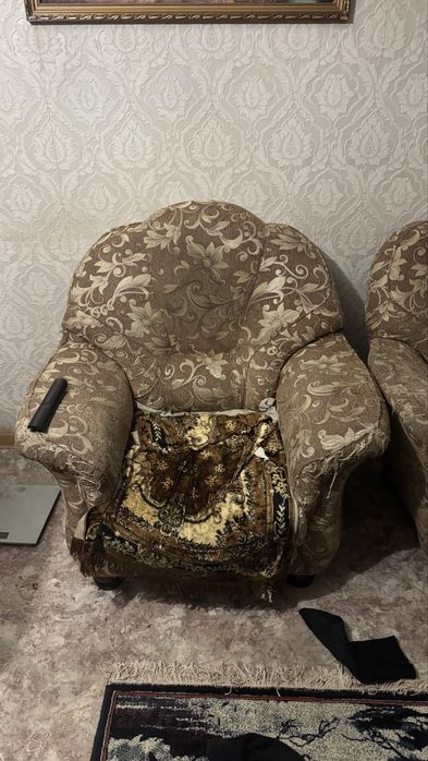 Отдам диван и два кресла