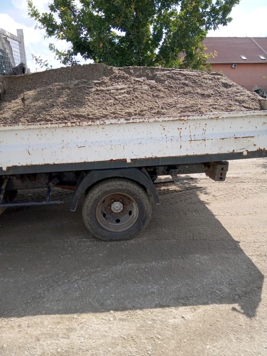 Nisip balast moloz pământ piatra.