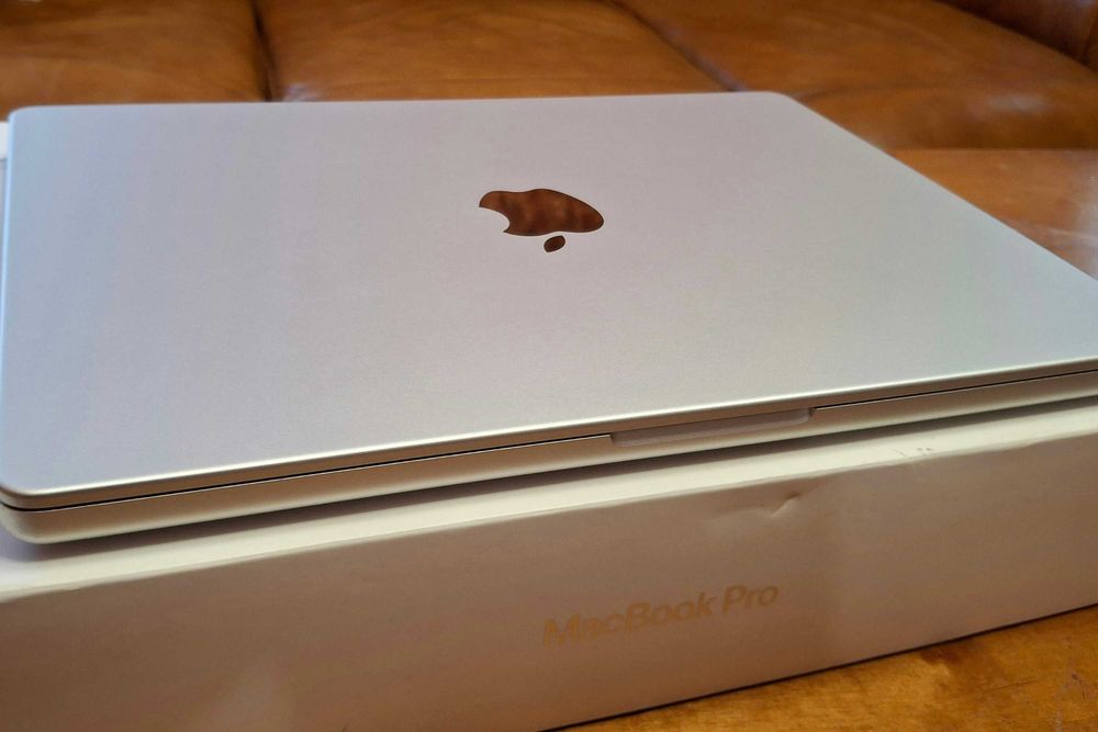 Apple MacBook Pro M1 Pro, 14 inch, 32GB RAM, 512GB SSD