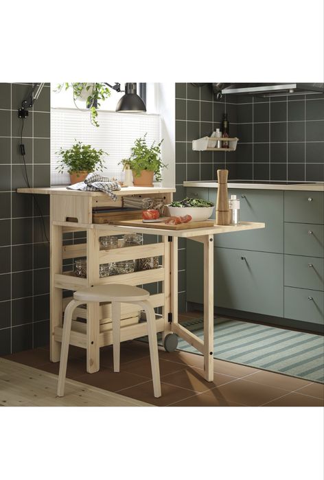 Resarö IKEA - Masă extensibila cu spatii de depozitare din pin