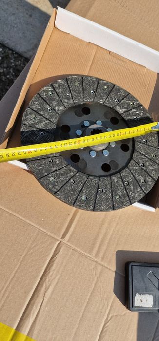Disc ambreiaj tractor fiat Diametru: 280 mm
Numar dinti: 10
Dimensiune