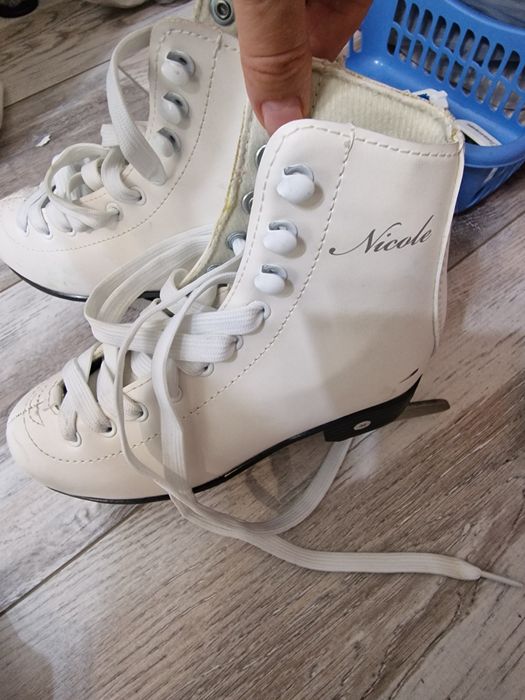 Продам коньки для фигурного катания