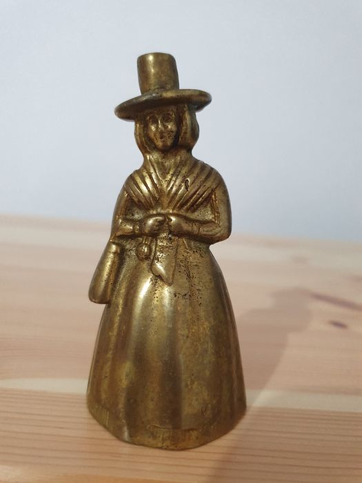 Clopoțel vechi din bronz