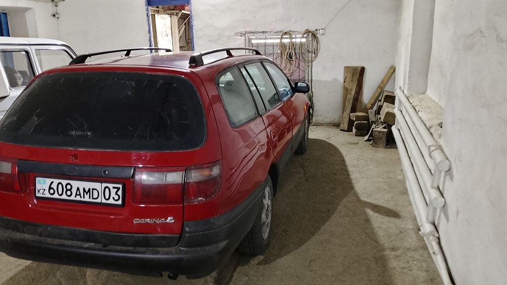 Продам Тойота Карина е 1.6 механика