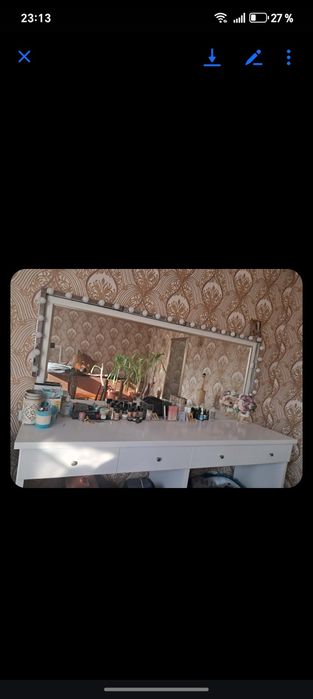 Vând măsuță de machiaj stare aproape noua