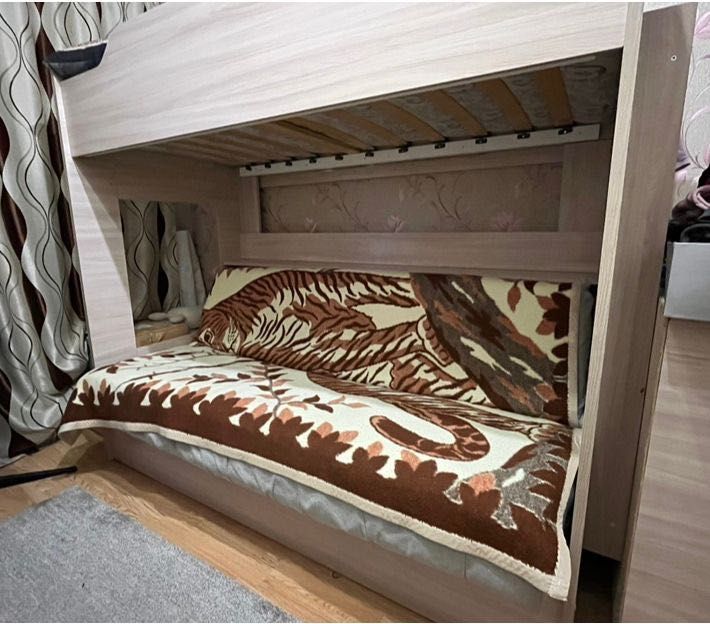 Двухъярусная кровать