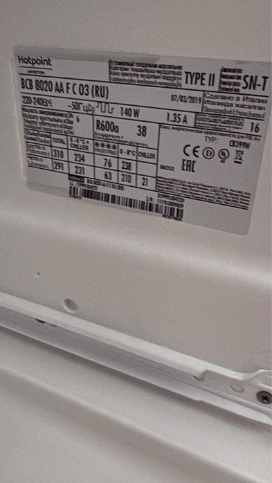 Продам б/у встраиваемый холодильник