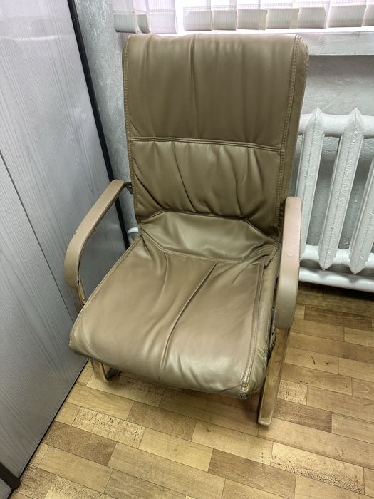 Офисные стулья 2 штуки