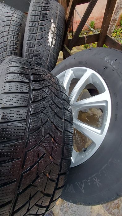 Cauciucuri 235 60 r18 iarna Dunlop