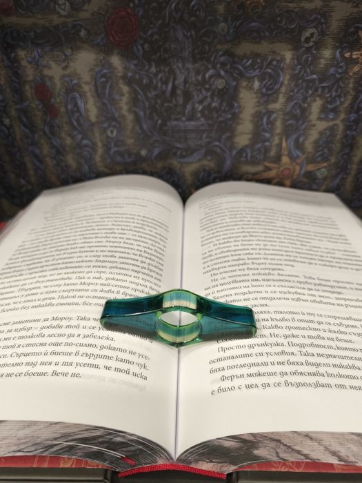 Държач на книжни страници от епоксидна смола