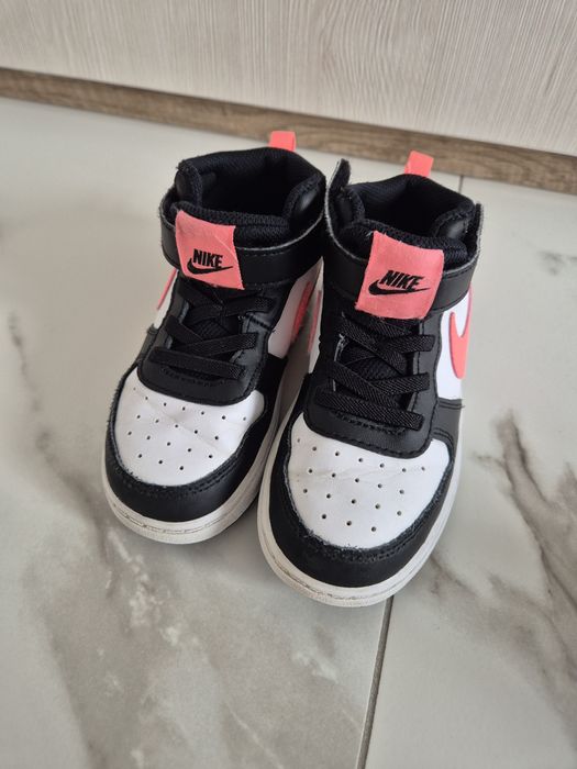 Маратонки Nike  номер 26