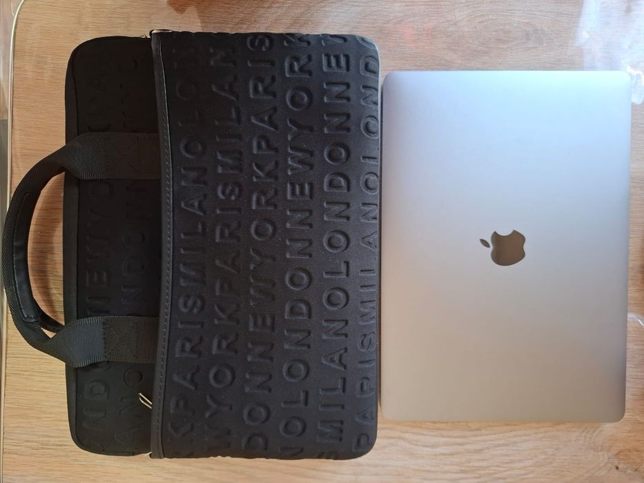 Macbook 13 Pro  m2 2022 года