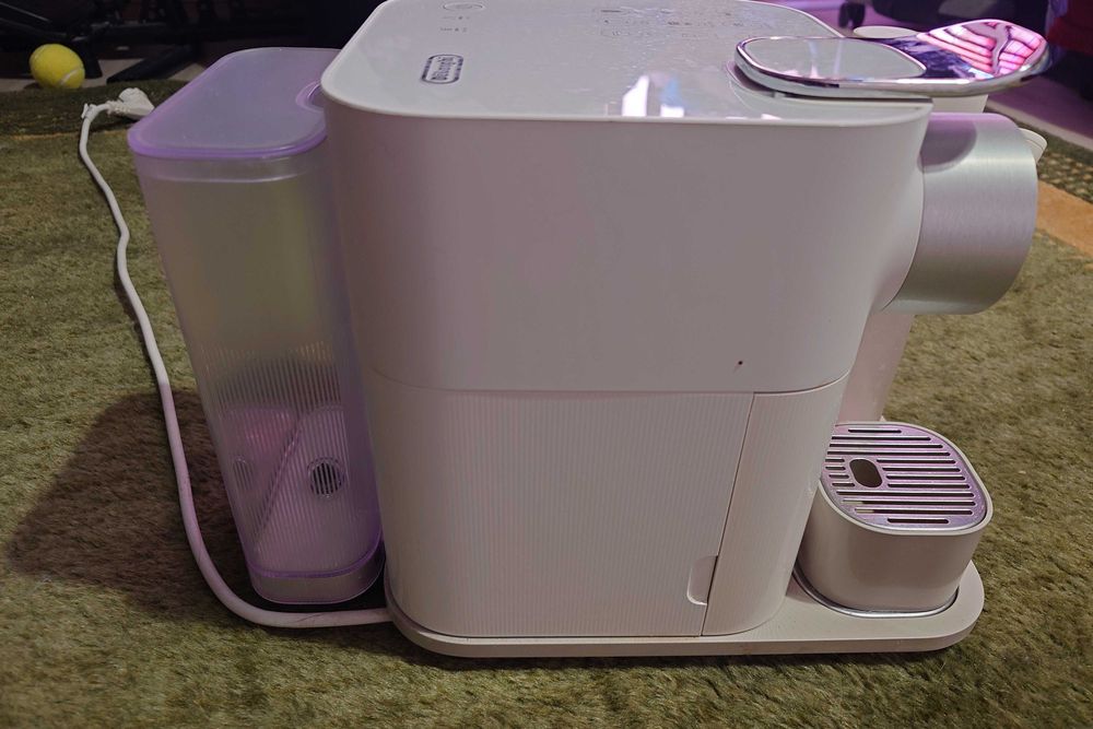 Nespresso Grand Lattissima +30 cap Lavazza+recipient depozitat capsule
