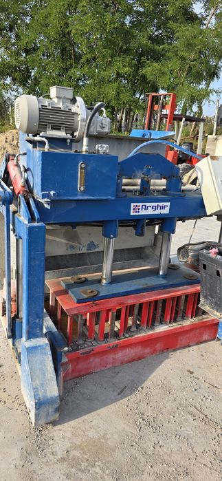 Vând presă de boltari forte plus