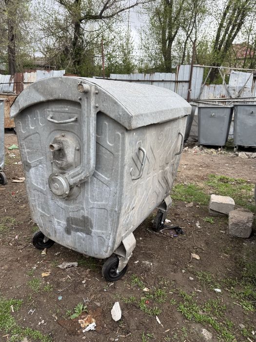 Мусорный контейнер