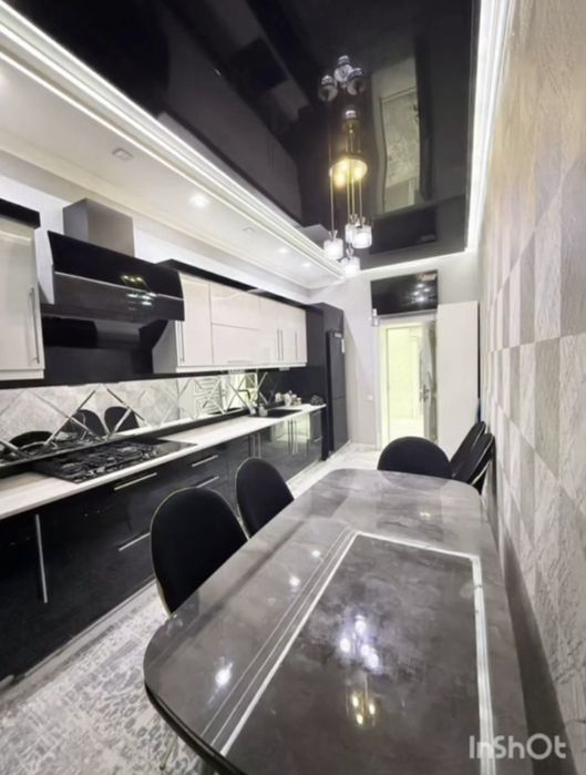 Квартира сотилади 97 кв метр 3 хона 2 этаж жихозлари билан