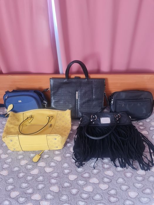 Използвани дамски чанти.