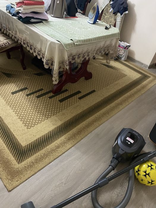 Палас в отличном состоянии