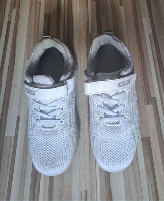 Светещи маратонки с колелца