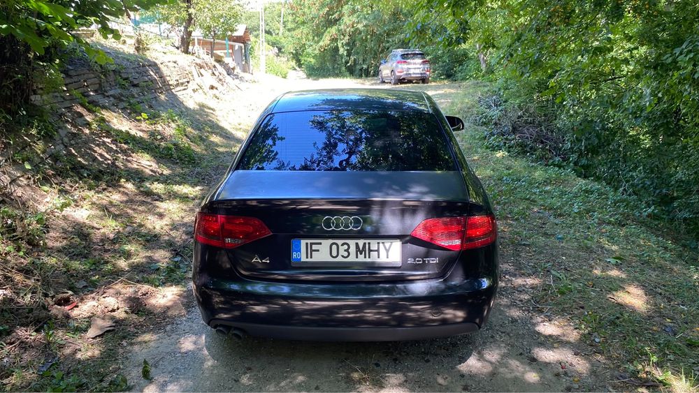 Vând urgent Audi A4 b8 volan pe dreapta pret 2000  de euro fix