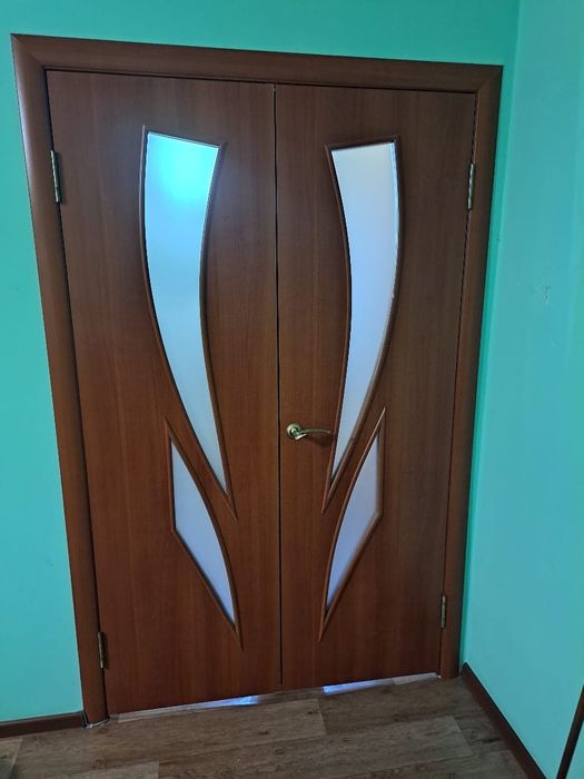 Межкомнотные двери 7 шт